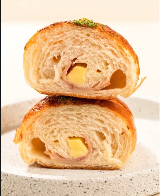 菠萝包 · 夹黄油 PINEAPPLE BUN